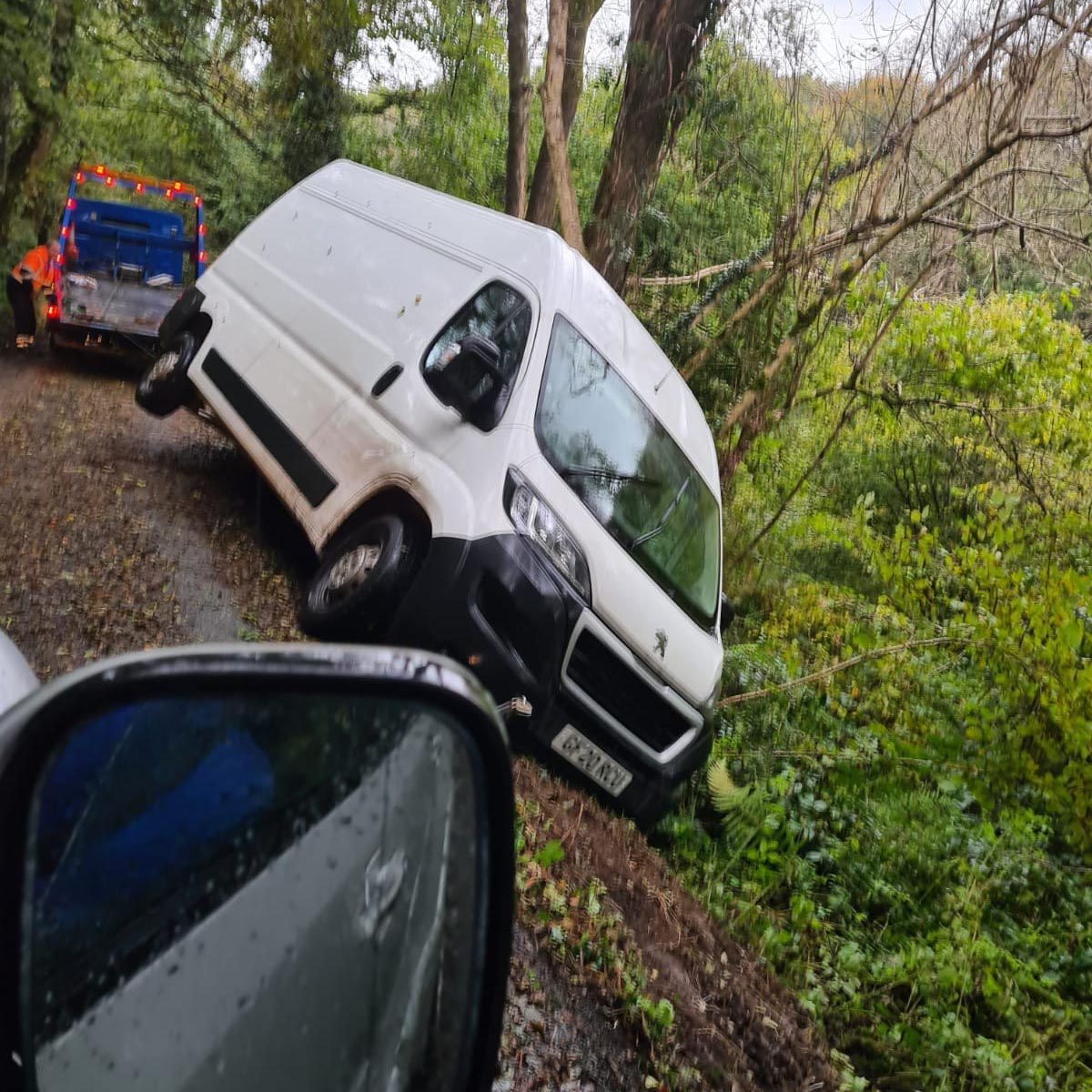 24-Hour Vehicle Recovery | HGV Recovery | Light Recovery | Mobile Fuel Draining | Vehicle Repair Shop | Penllain Garage | Vehicle Recovery in Pembrokeshire, Carmarthenshire & Ceredigion